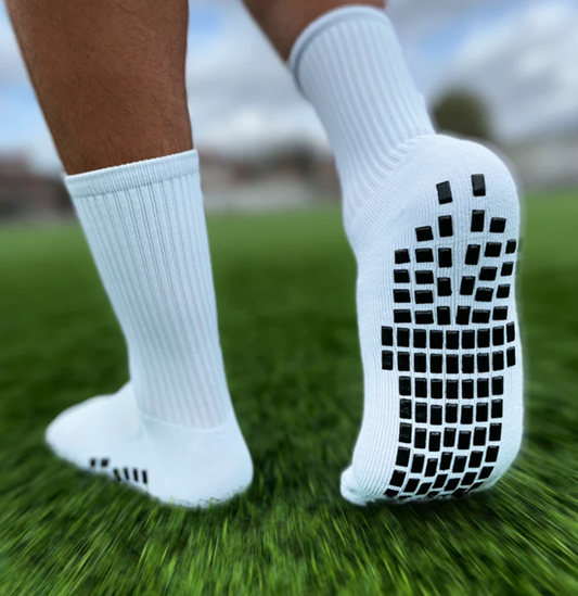 Chaussettes anti-dérapantes de foot : Gadget ou réel avantage sur le terrain ?